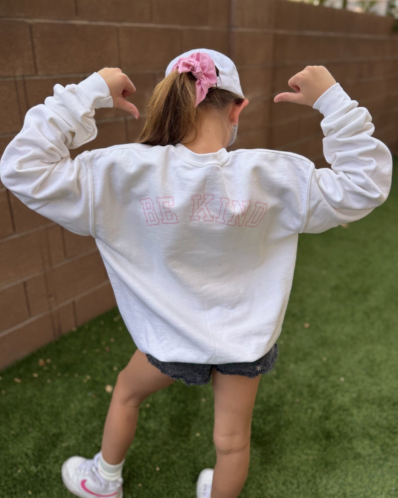 Kids' Be Kind Graphic Crewneck - Pink